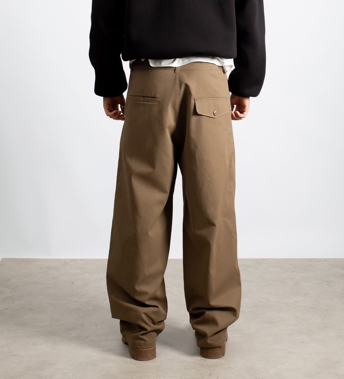 CRTV DEPT. PLEATED BAGGY PANTS – Khaki
