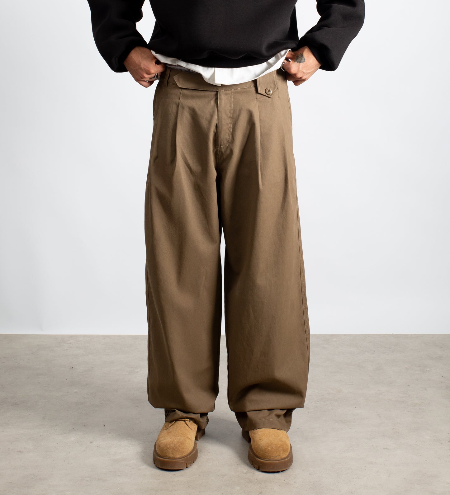 CRTV DEPT. PLEATED BAGGY PANTS – Khaki