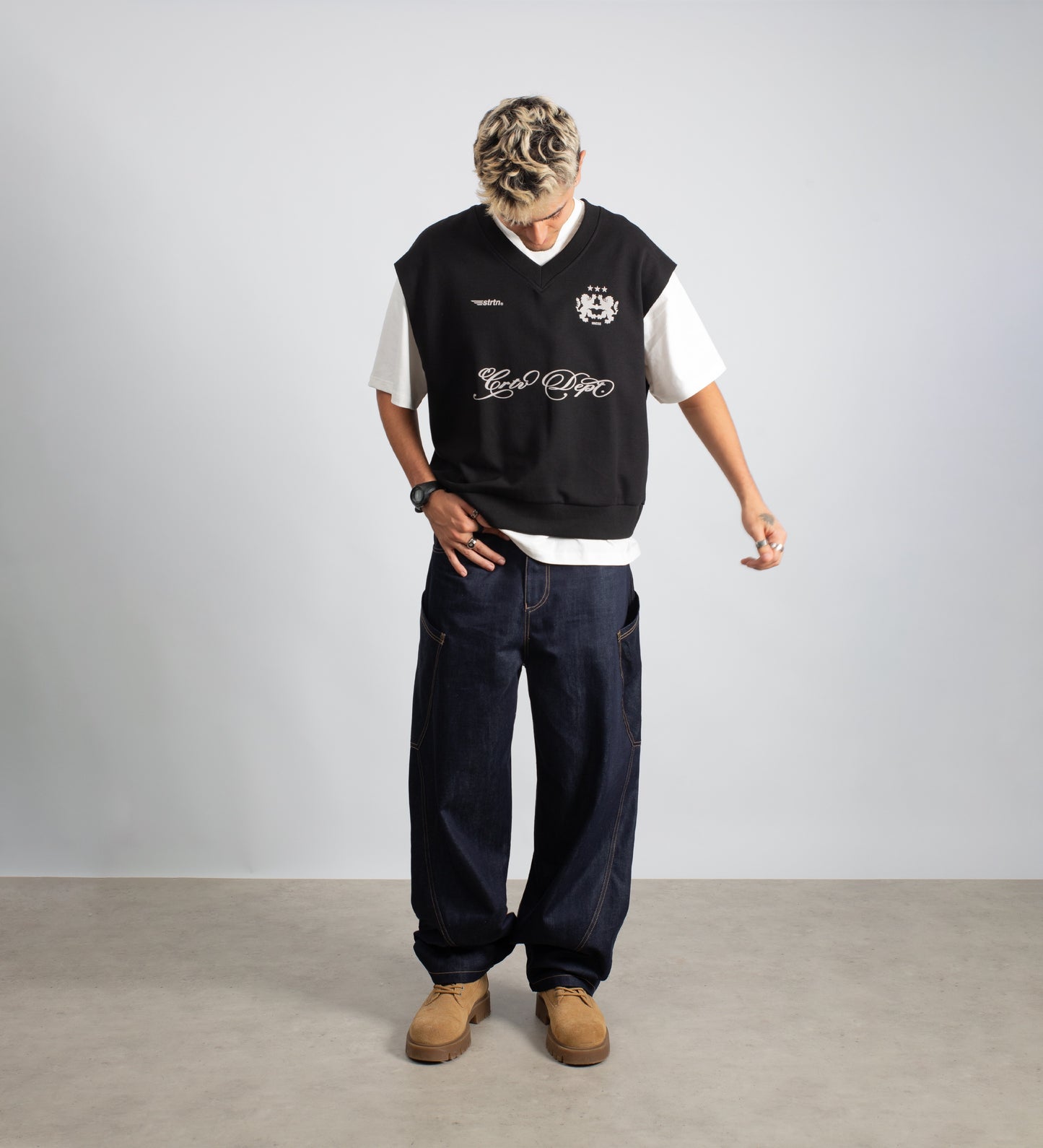 CRTV DEPT. V-NECK VEST – Black