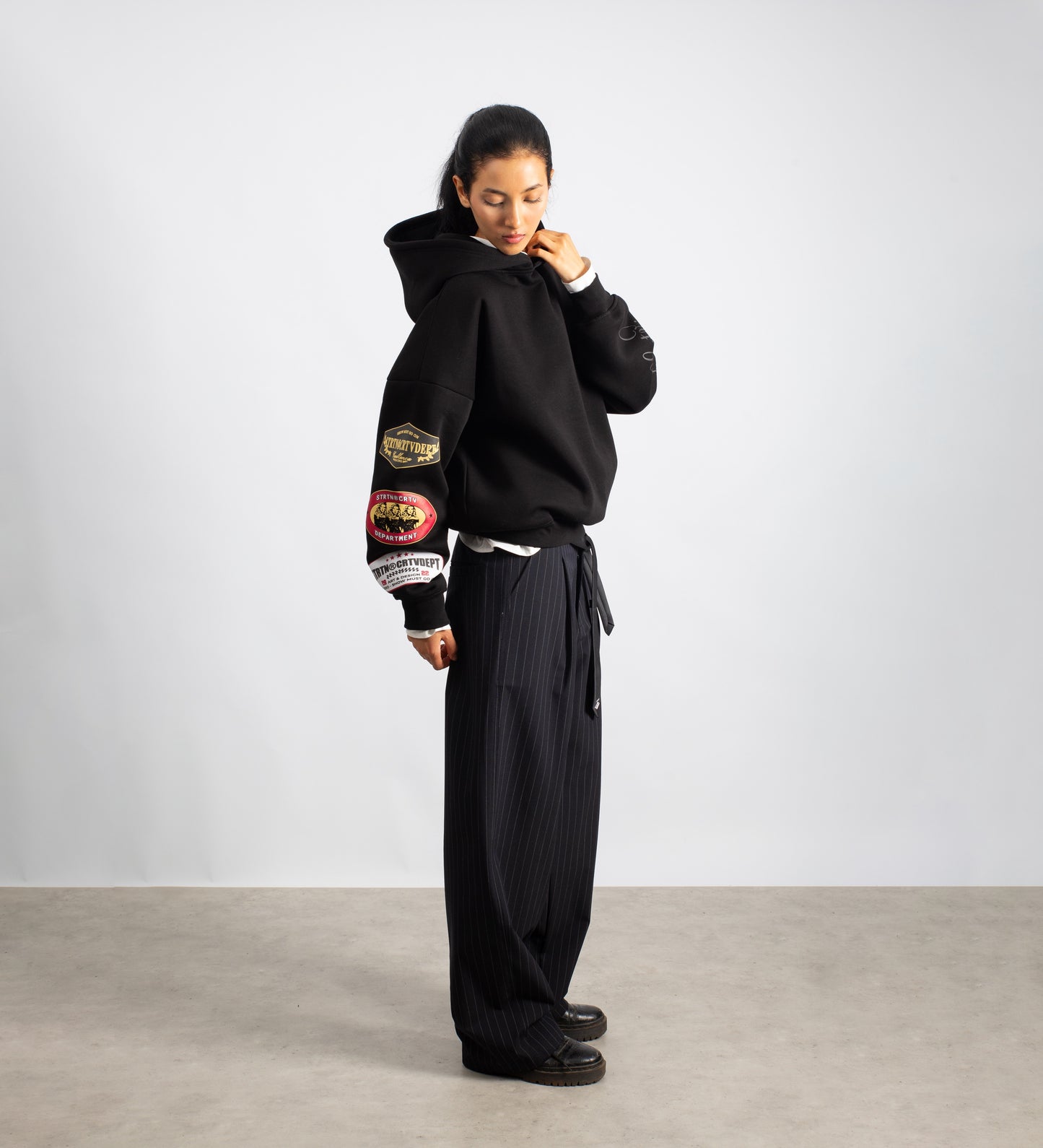 STRTN® CRTV DEPT. BOXY HOODIE – Black