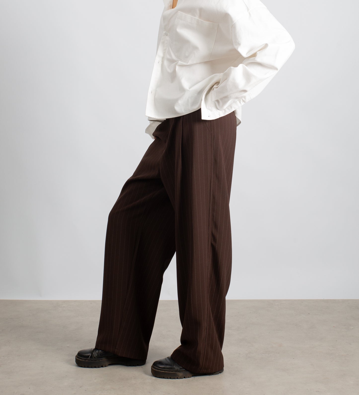 PINSTRIPE PLEATED TROUSERS – Mocha