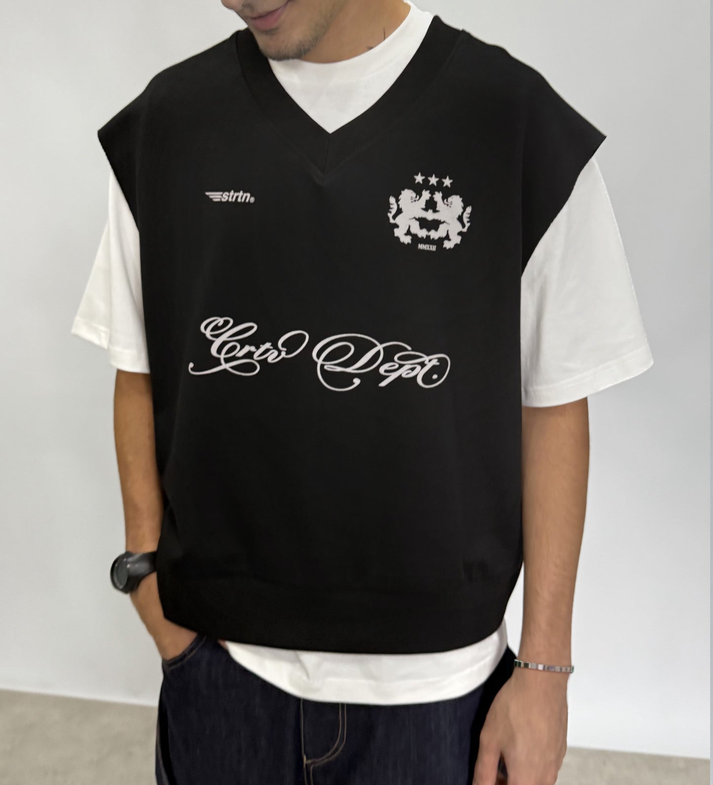 CRTV DEPT. V-NECK VEST – Black