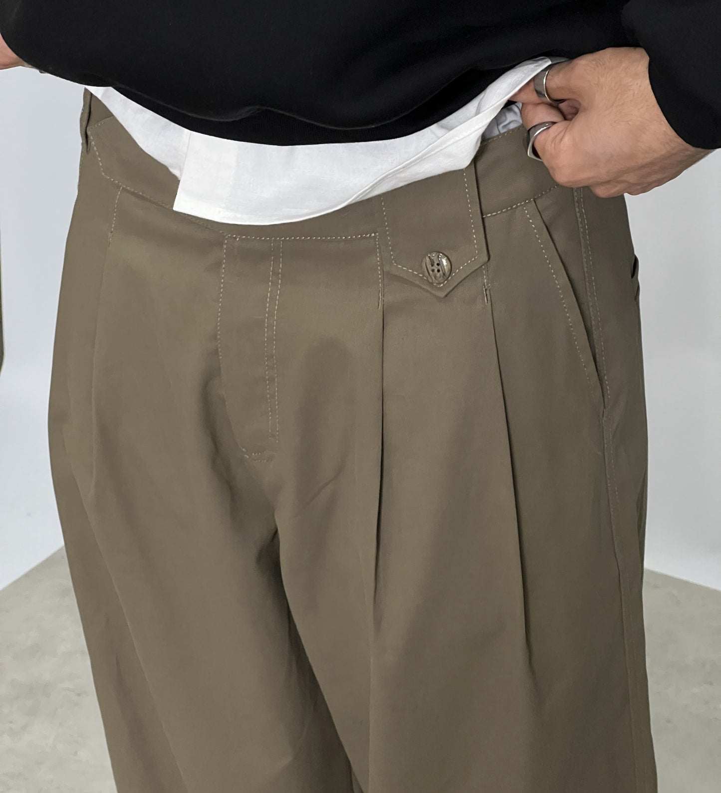 CRTV DEPT. PLEATED BAGGY PANTS – Khaki