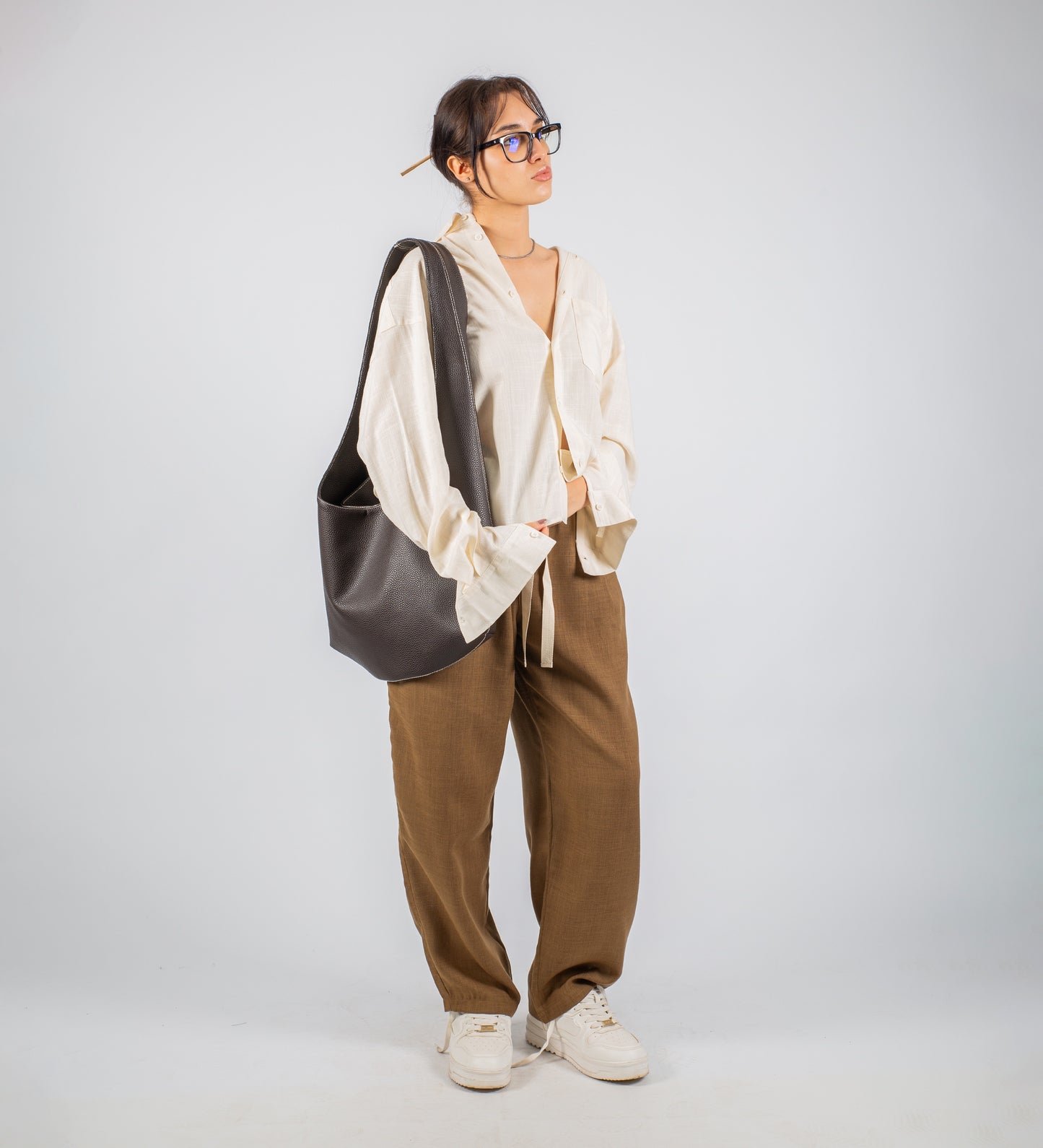 PLEATED BAGGY LINEN PANTS – Brown