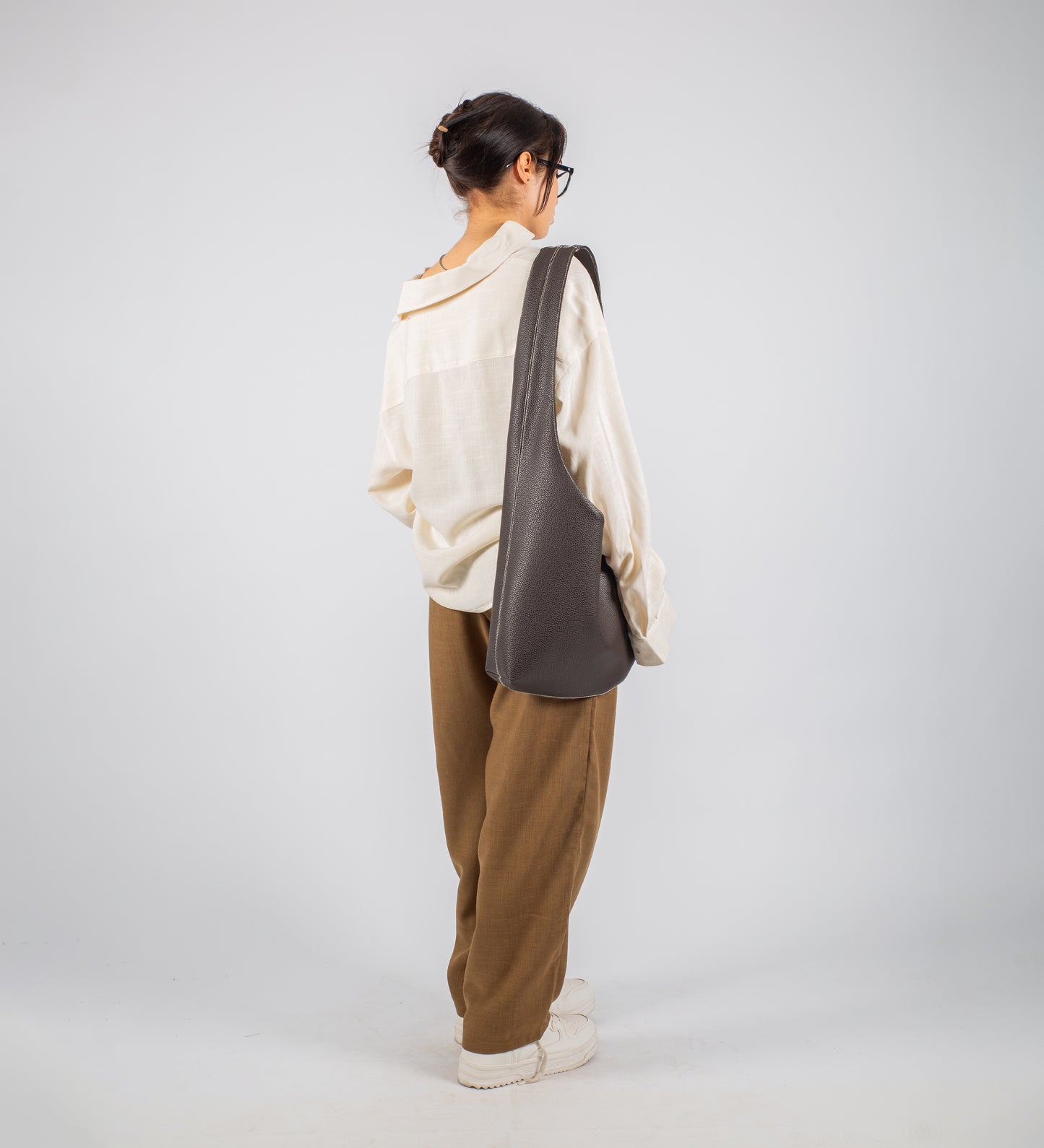 PLEATED BAGGY LINEN PANTS – Brown
