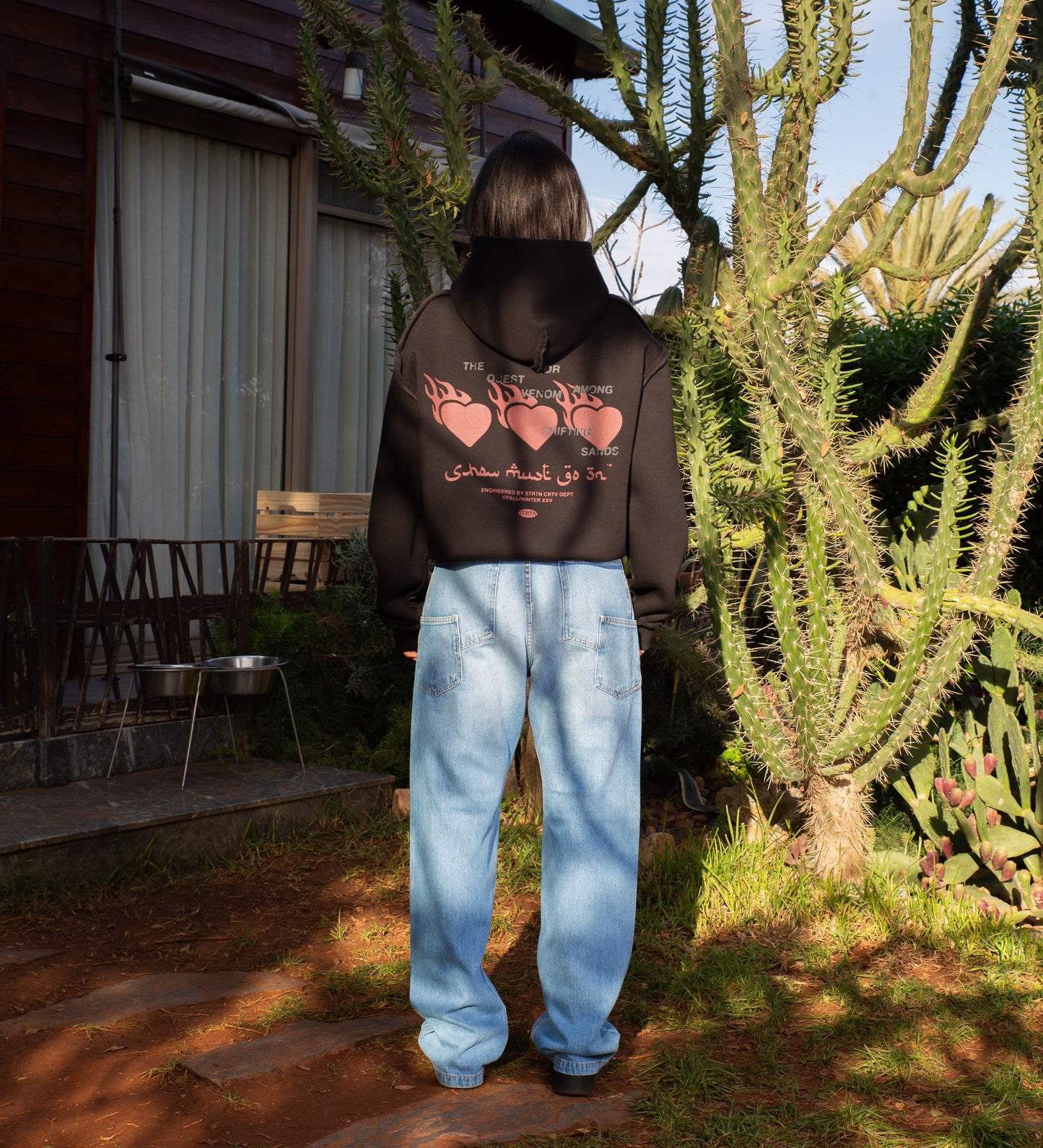 Sweat à capuche usé Quête du Venin - Noir