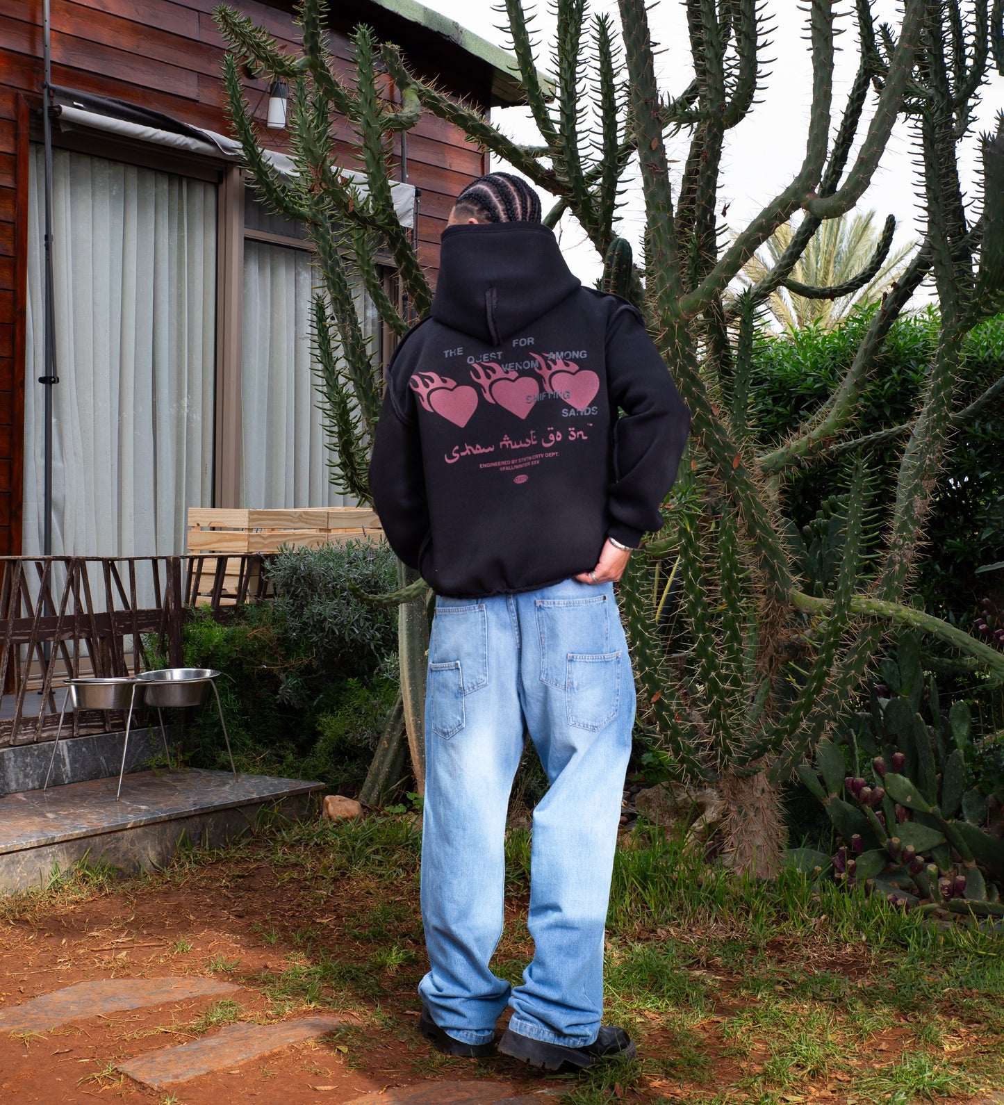 Sweat à capuche usé Quête du Venin - Noir