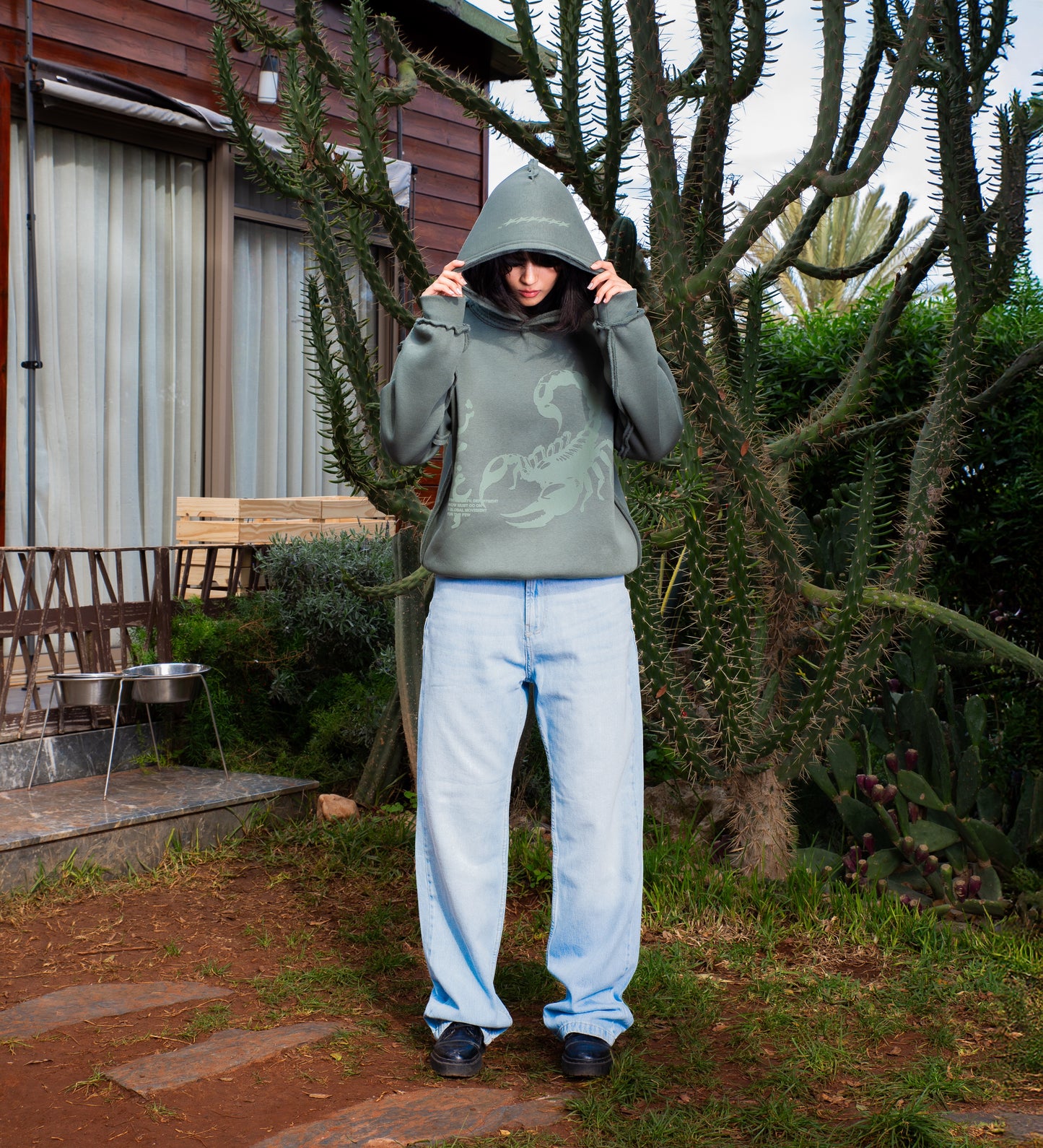 Sweat à capuche vieilli Desert Saints - Kaki