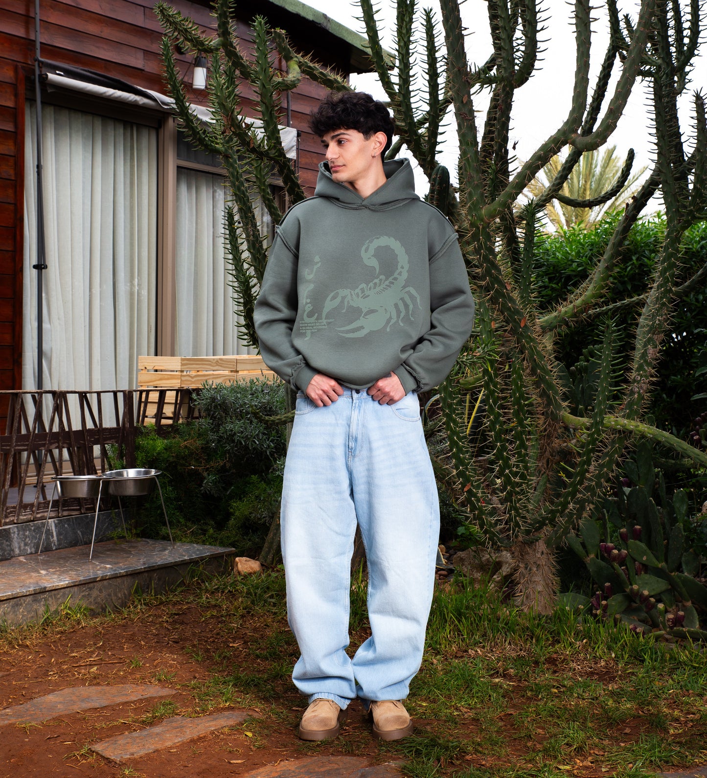 Sweat à capuche vieilli Desert Saints - Kaki