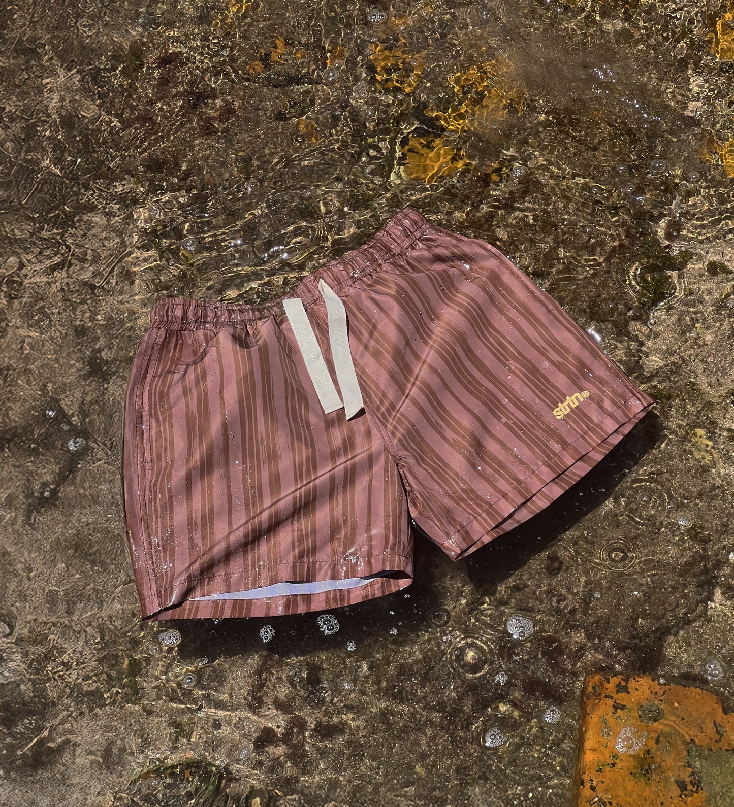 STRTN® SWIMSHORTS – Striped Brown