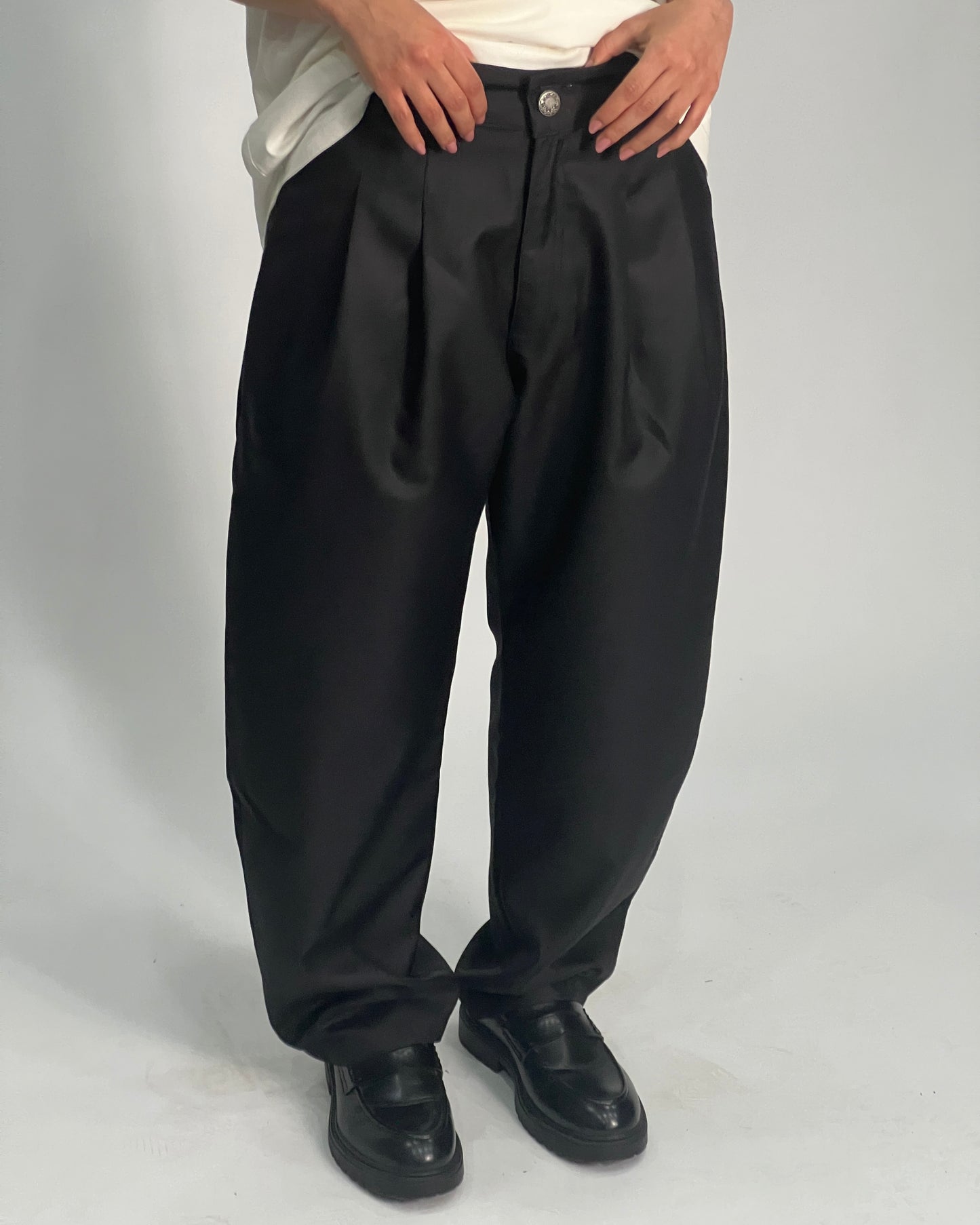 PANTALON PLISSÉ BAGGY SUR MESURE – Noir
