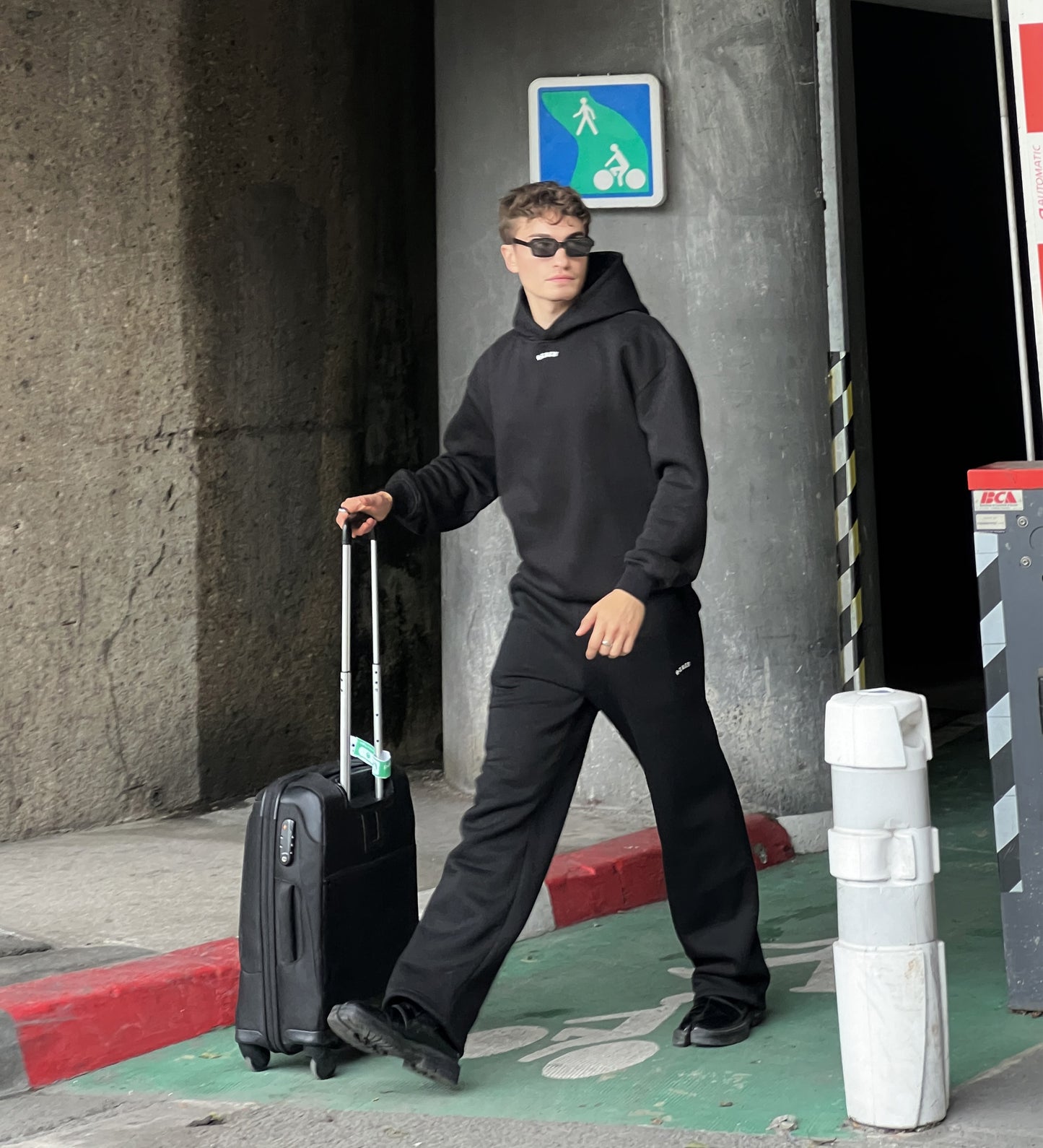 CULT SUPPLY HOODIE – Black