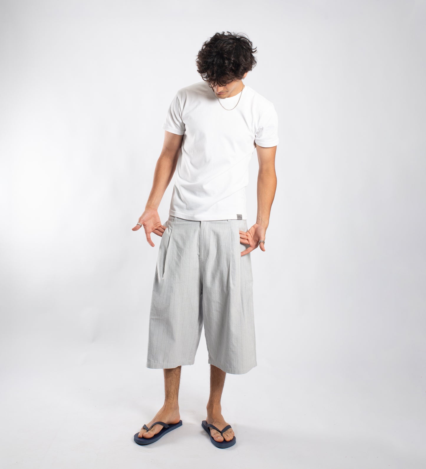STRIPED PLEATED JORTS – Light Gray