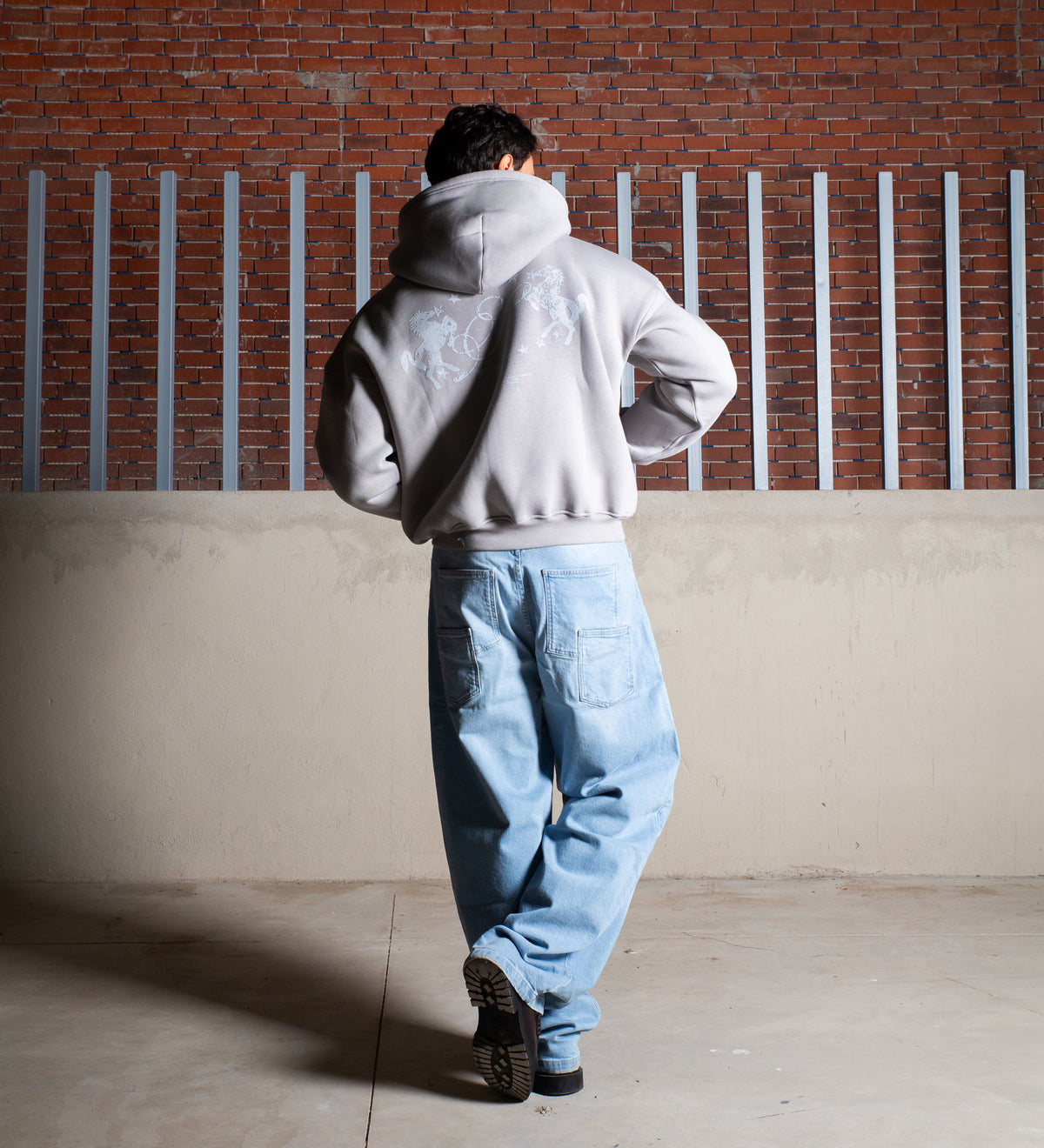 LEGACY V.II HOODIE – Light Gray